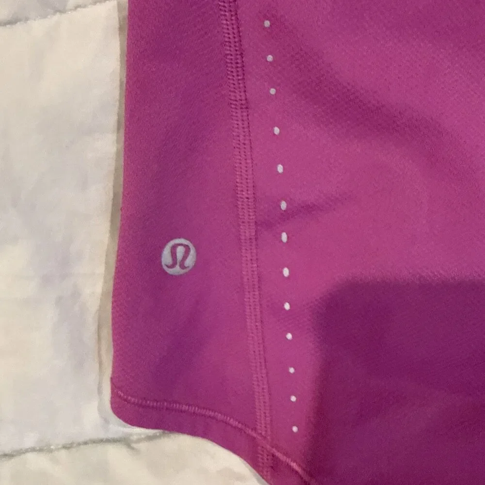 Lululemon Sun Shelter Short Sleeve Rash Guard in Marvel, Size 6- Small/Medium